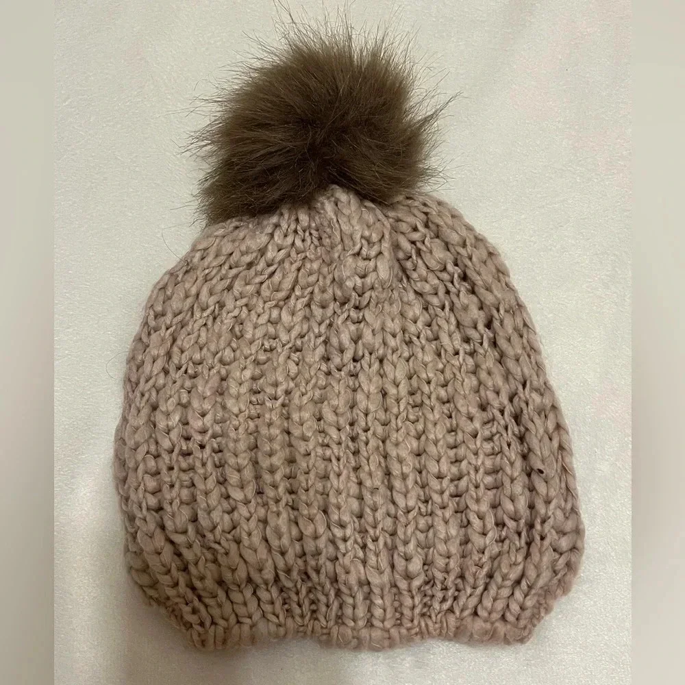 Chunky Knit Pom Woman’s Beanie